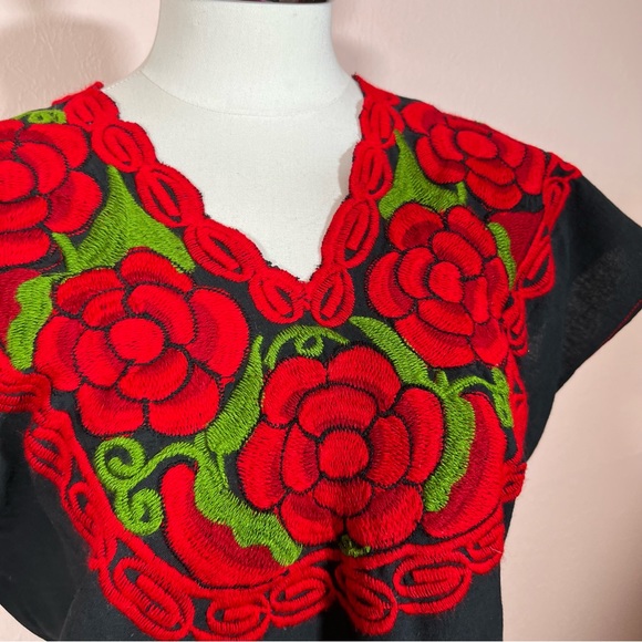 Vintage Bohemian Handmade Mexican Embroidered Red Floral Black Tunic Blouse - Picture 16 of 17